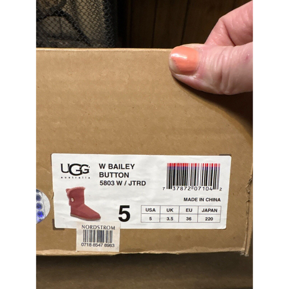 UGG Australia Womens Bailey W Button NWT 5803 W/JTRD size 5 Women’s - Picture 9 of 9